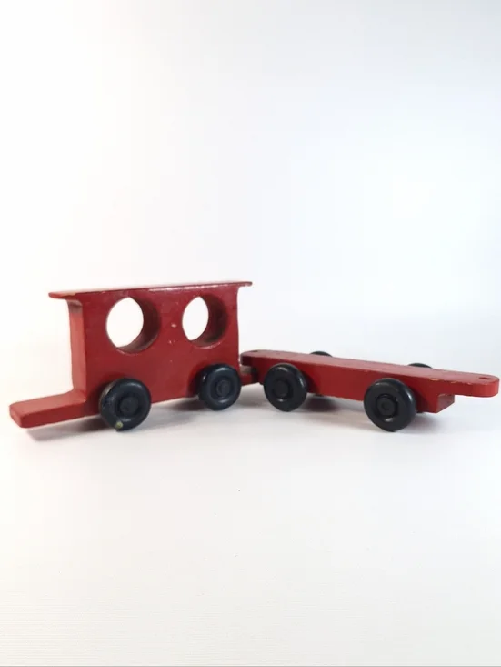 Vintage Red Wooden Toy Train Cars Set of 2 Pull-Along Locomotive & Flatbed Wagon - Picture 1 of 12